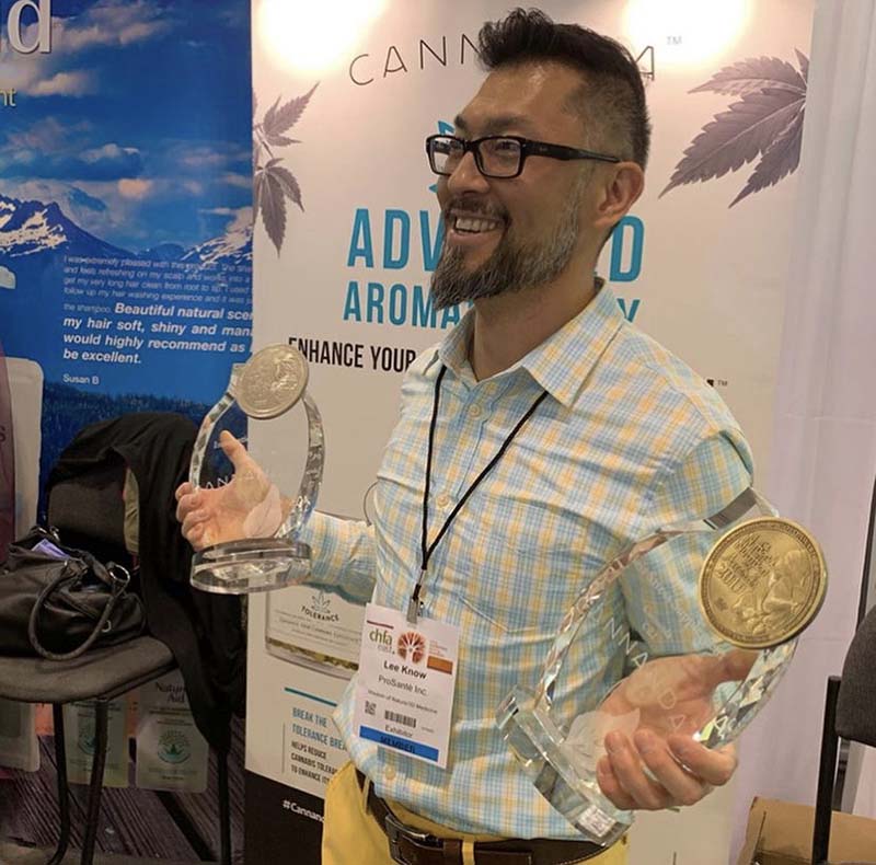 dr lee know cannanda with two awards